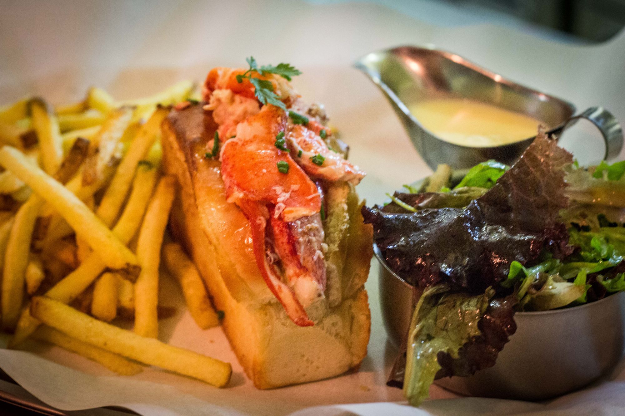 Le restaurant Les Pinces - lobster roll