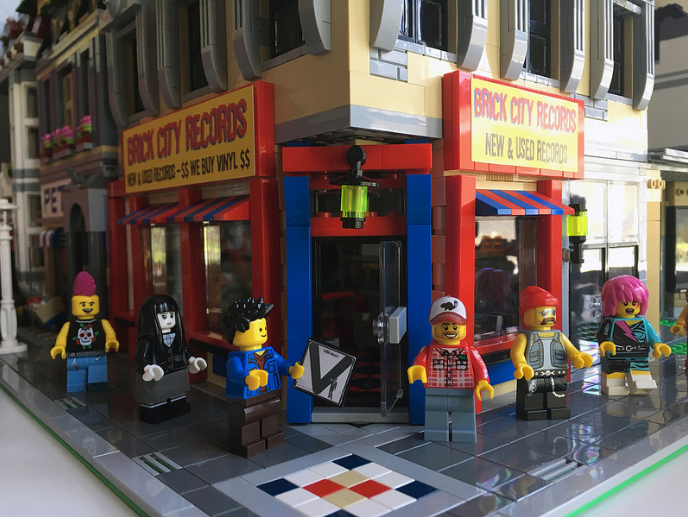 Brick City Records, le disquaire LEGO de l'artiste Coop
