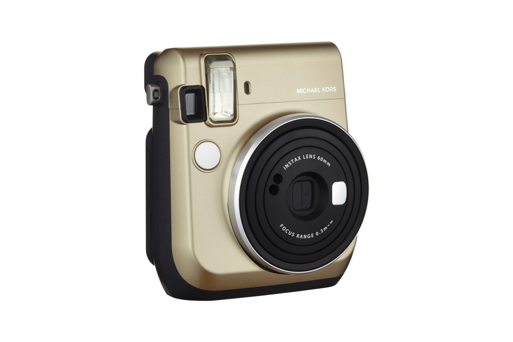 Michael Kors et Fujifilm présentent le Instax Mini 70 Polaroid.