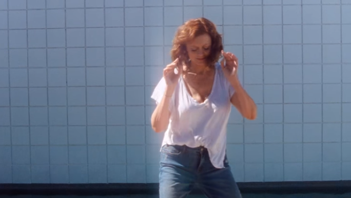 Susan Sarandon dans le clip de "Fire"