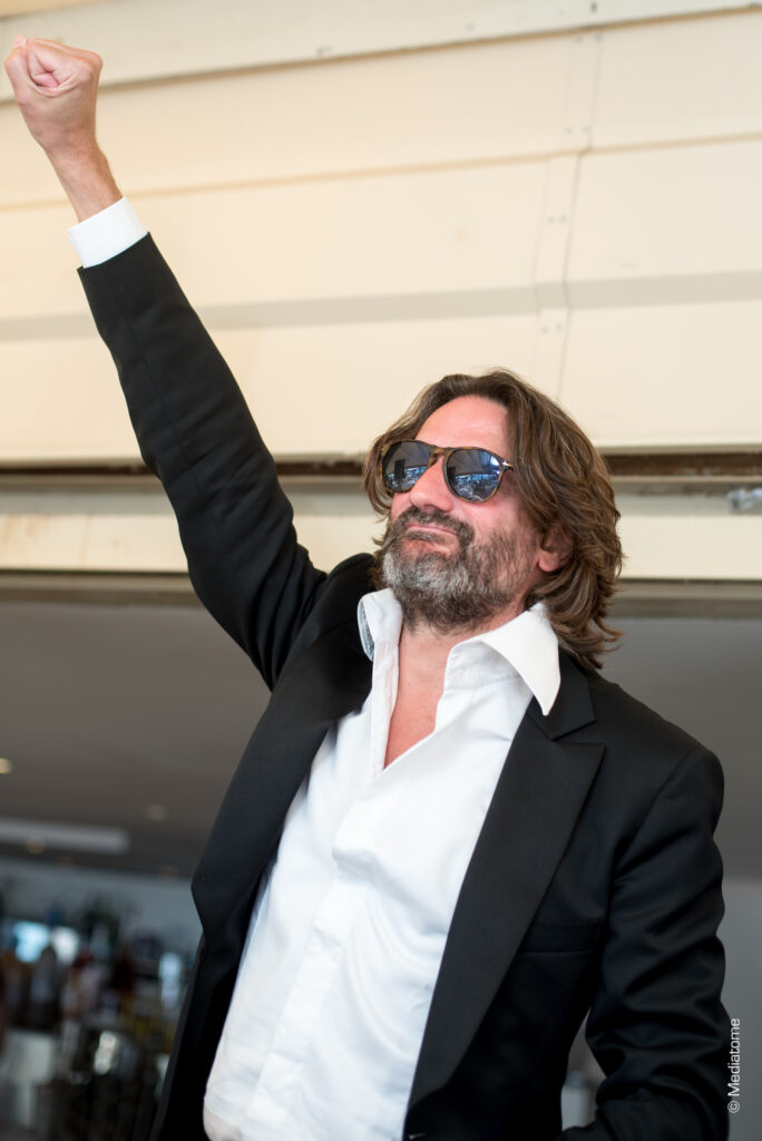 Frédéric Beigbeder sur la plage Villa Schweppes de Cannes le 24 mai 2017