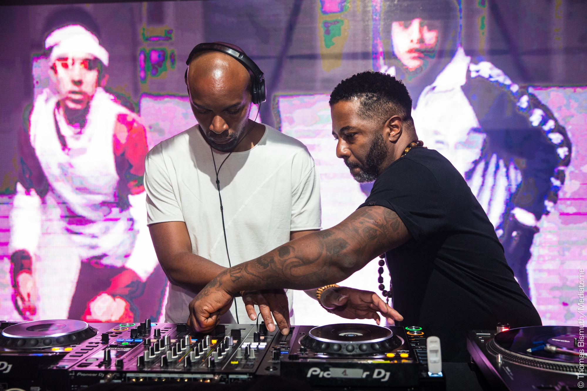 DJ James et Naughty J - Villa Schweppes à Cannes le 24 mai 2017