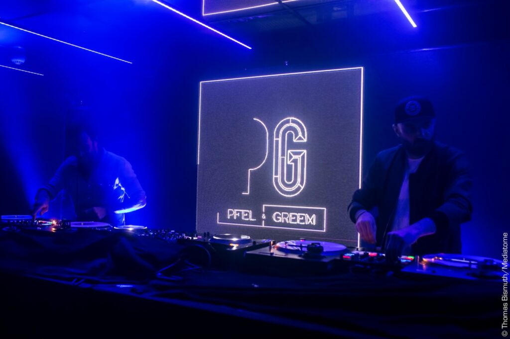 Greem et Pfel en DJ set à la Villa Schweppes le 25 mai 2017 - Photo 2