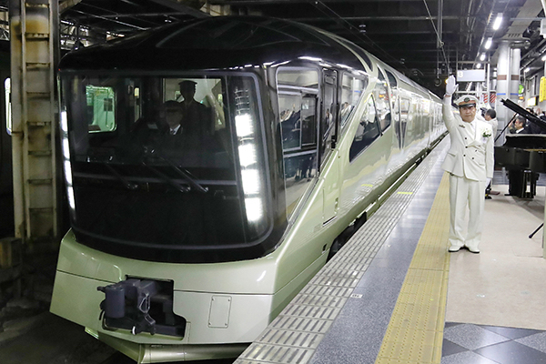 Le train Shiki-Shima