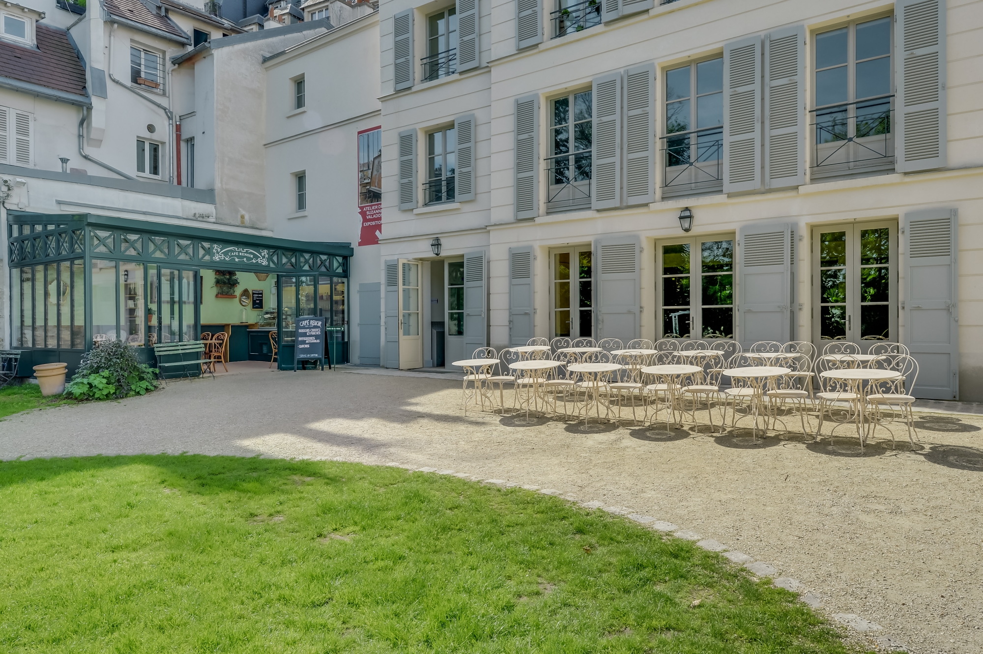 Le Café Renoir, 12 rue Cortot, 75018 Paris - Photo 3