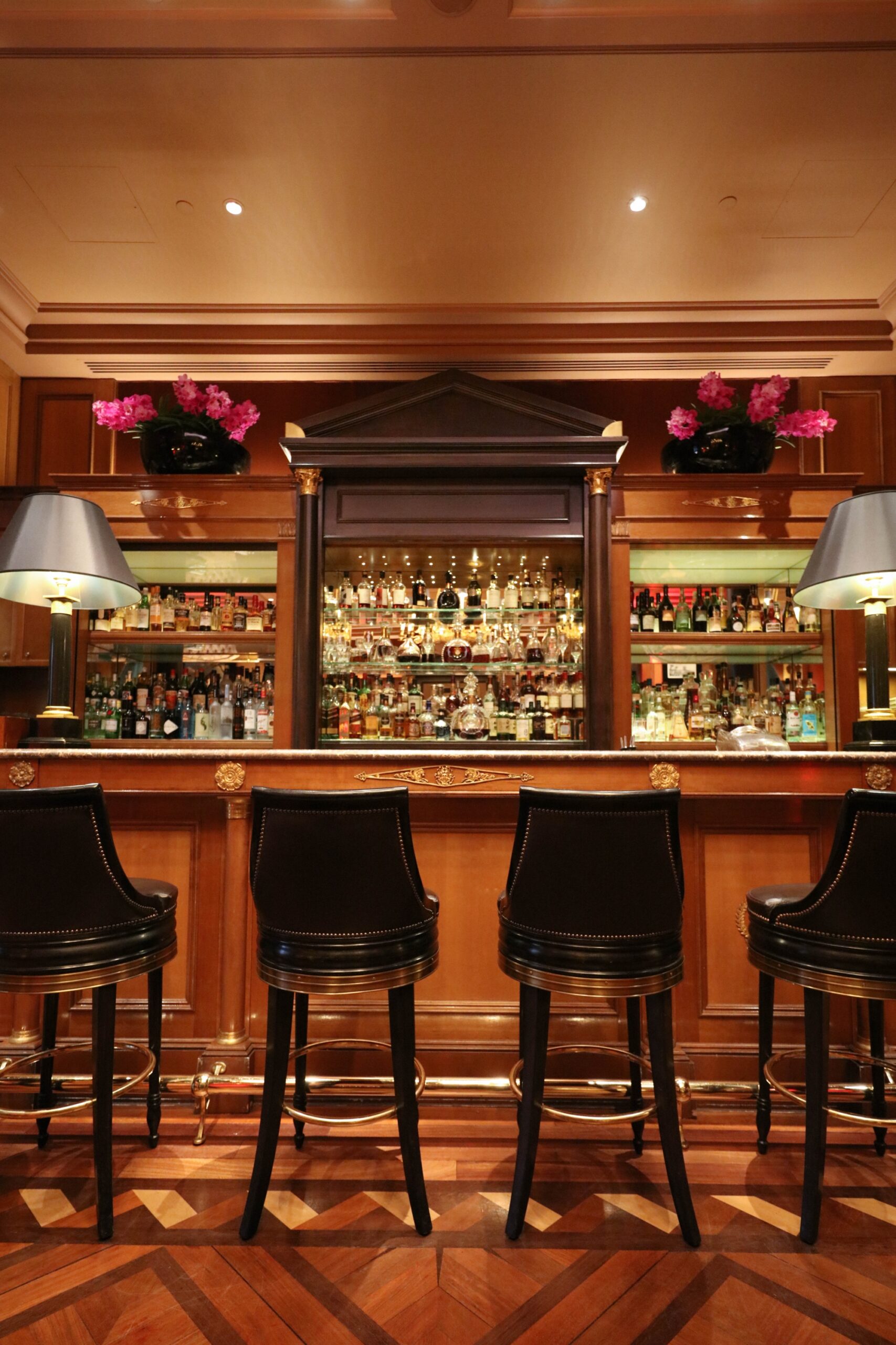 Le Bar du Four Seasons Hôtel George V - Photo 11