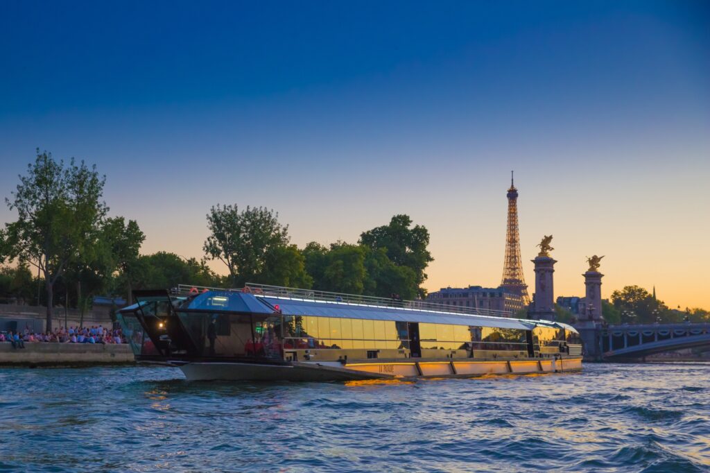 Le bateau de Pétanque Sur Seine