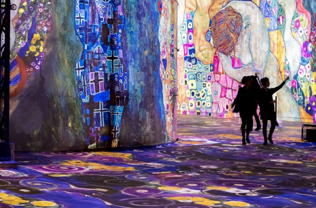 Nocturne de l'exposition Gustav Klimt à l'Atelier des Lumières,du 21 décembre 2018 au 6 janvier 2019
