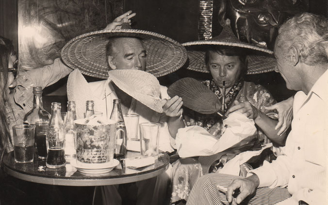 Frangy et Eddy Barclay, en pleine soirée chinoise au Papagayo