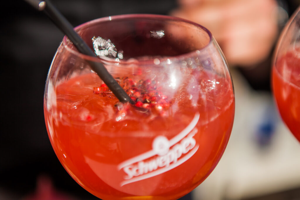 La préparation du cocktail Palme Rouge
