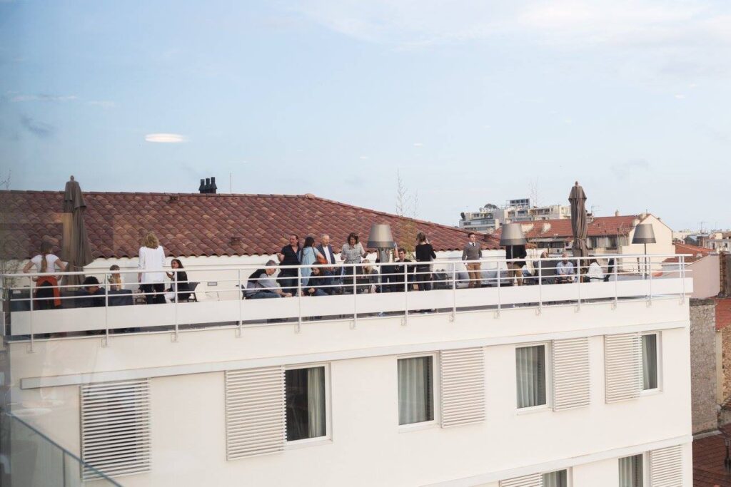 Le rooftop de l'hôtel Okko en plein coeur de Cannes.