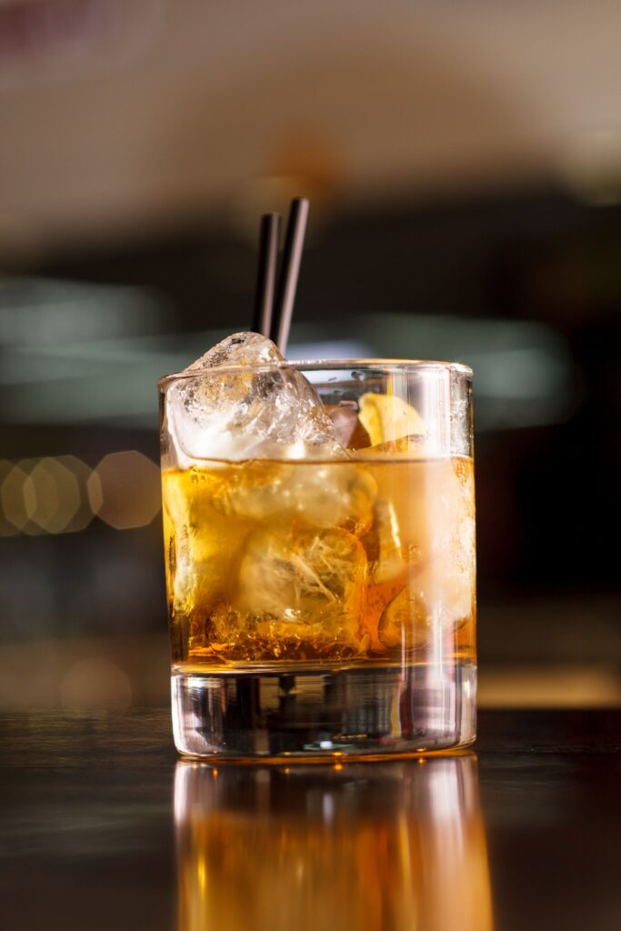 Le Old Lemon Fashion : un cocktail au whisky à la fois fruité et relevé.