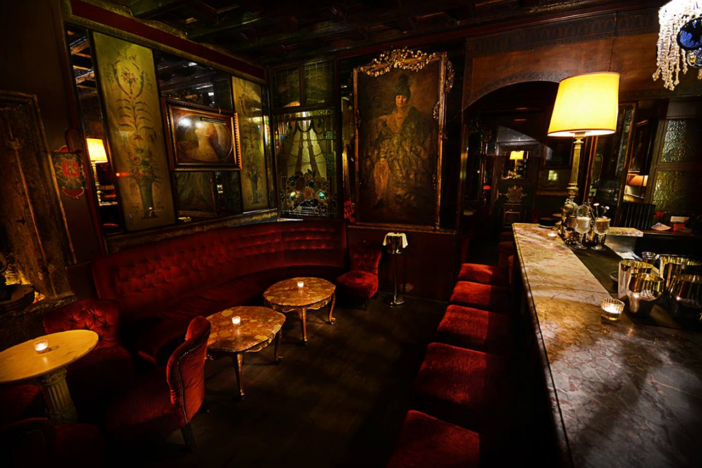 Le Florian, un bar à cocktails de Lyon qui fait voyager dans le temps.