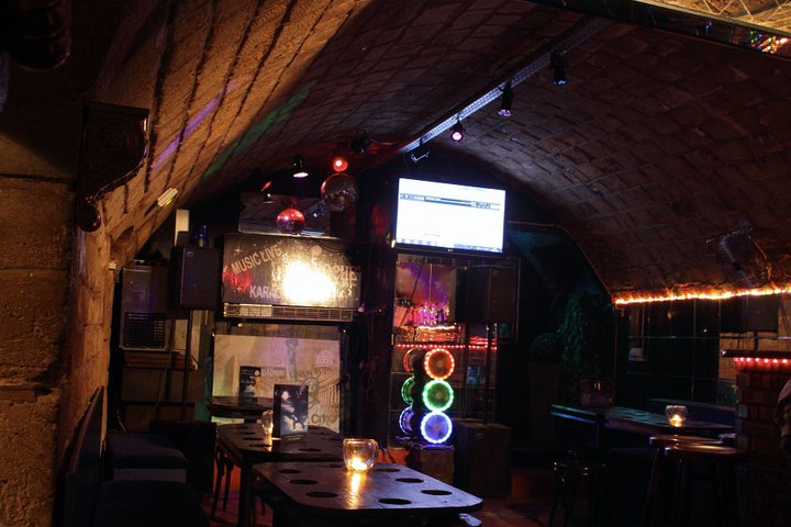 La Noche, un bar karaoké à Paris