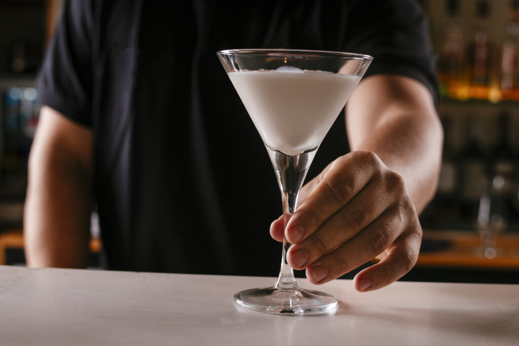 Le cocktail Alexander, la recette d'un mélange crémeux au gin et cacao