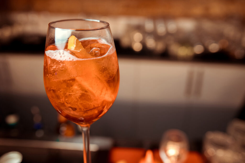 Le Spritz, un cocktail italien à l'orange à la mode