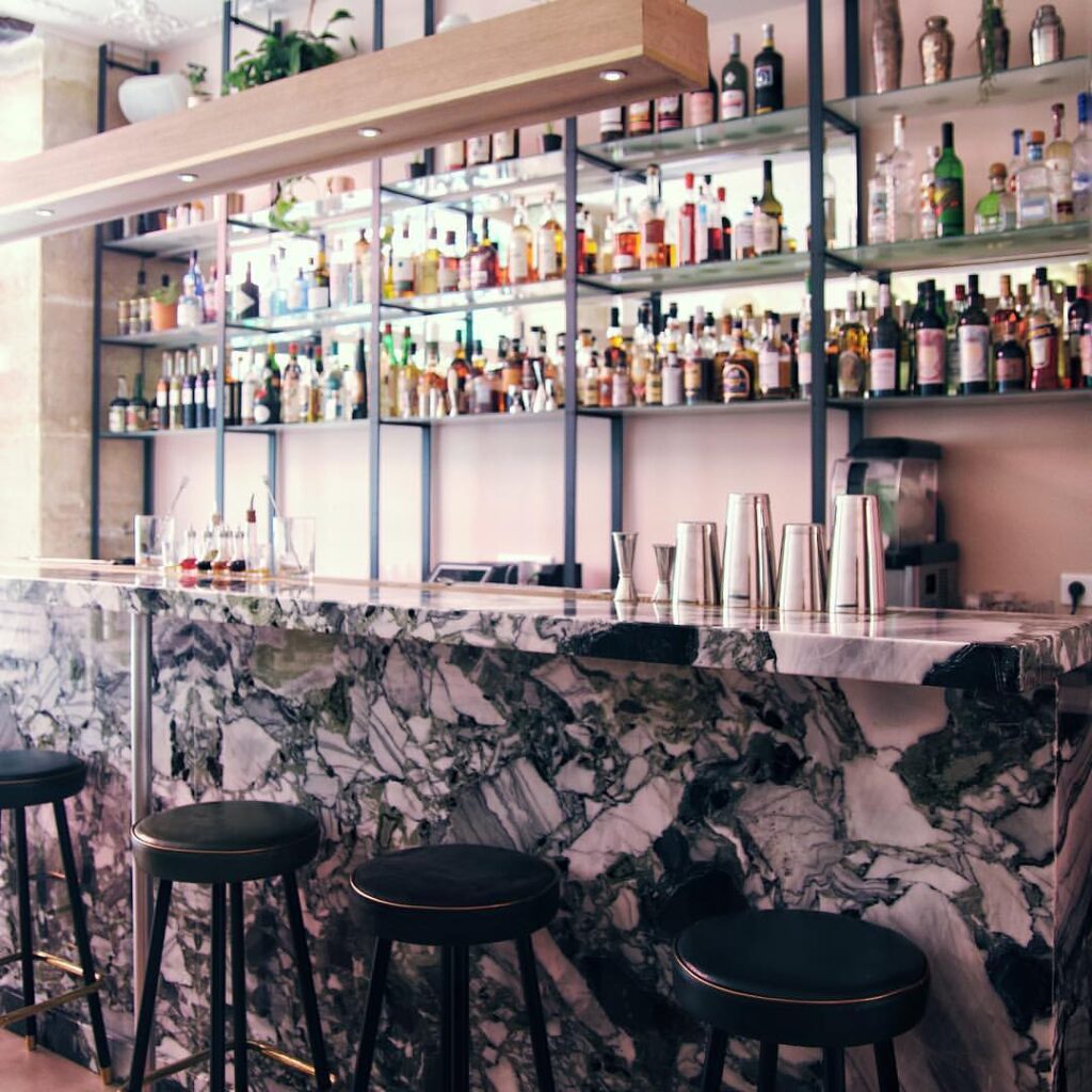 Le Bisou, un bar romantique de Paris