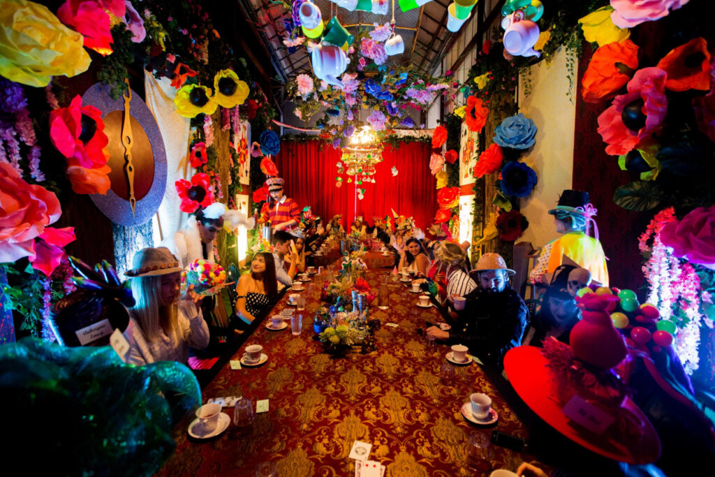Le bar immersif Mad Hatter Party