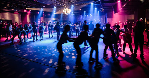 Le bar immersif Roller Disco Party (visuel d'illustration)