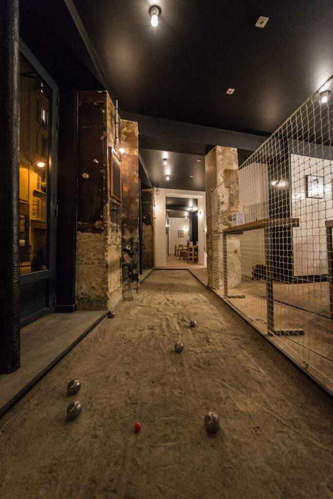 Chez Bouboule, les bars atypiques de Paris les plus sportifs