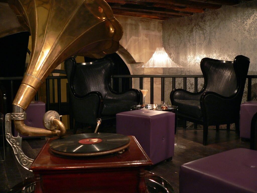 Bar lounge vintage à Paris