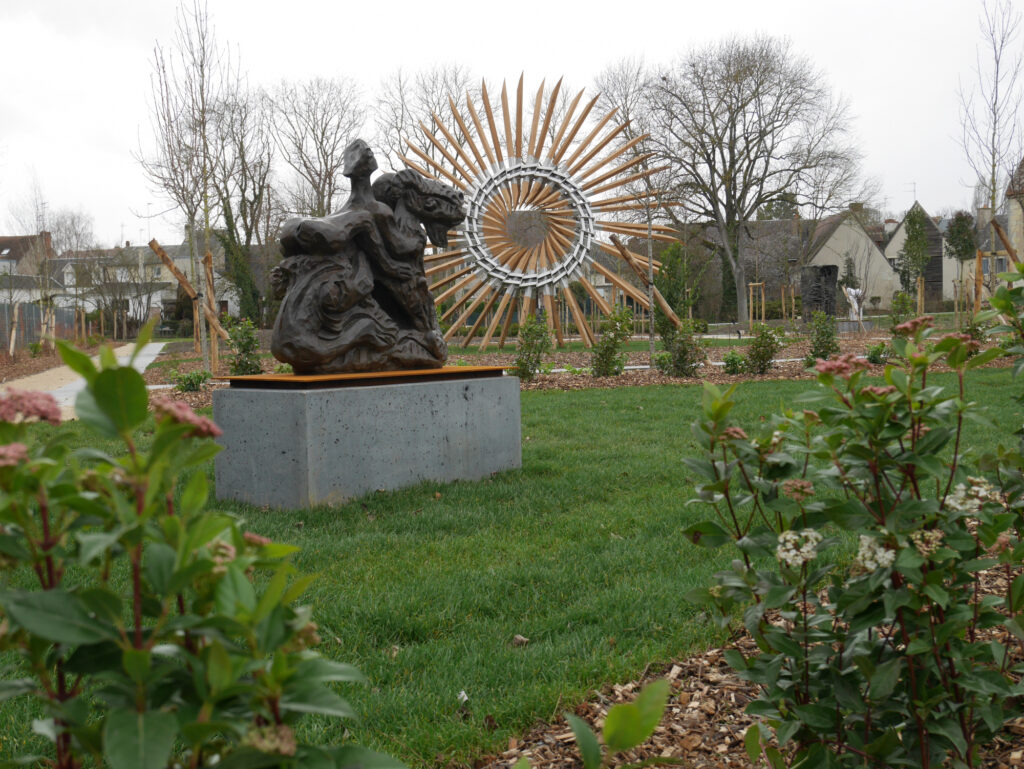Faites un tour à Issoudun pour admirer ce jardin de sculptures !
