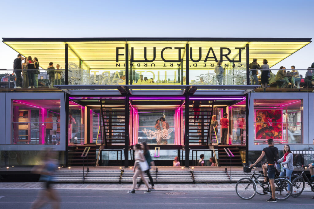 Fluctuart - Lieu d'art urbain flottant à Paris avec sa nouvelle terrasse