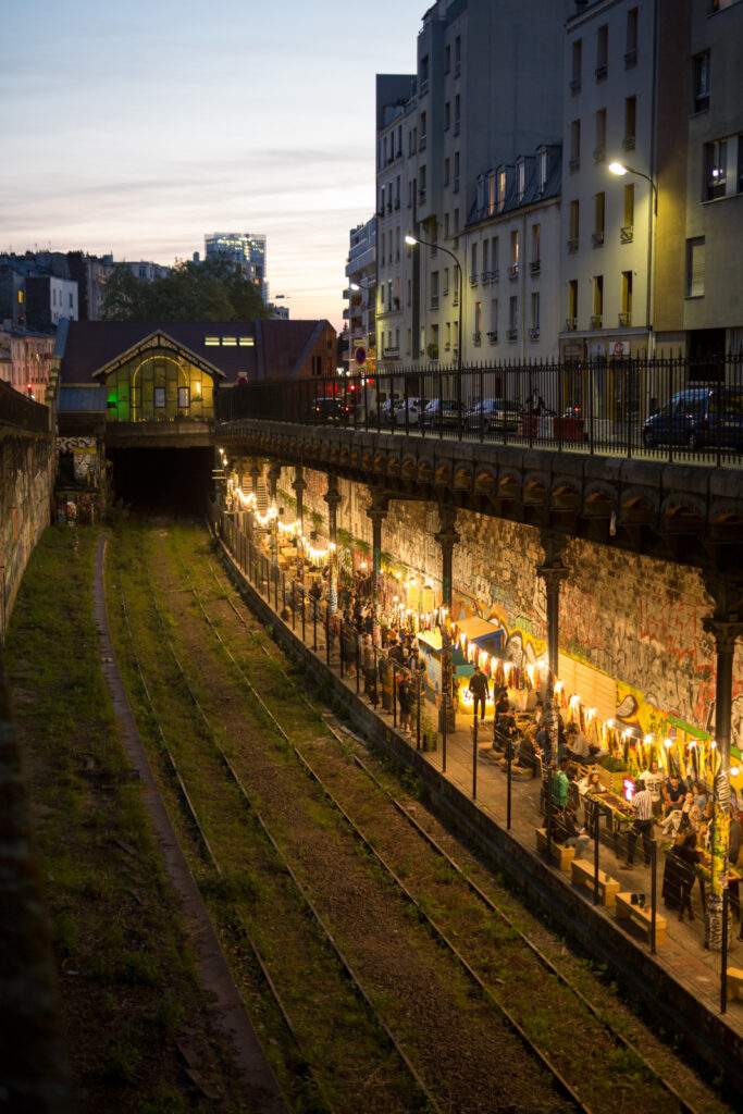 Hasard Ludique et sa terrasse couverte sur quai