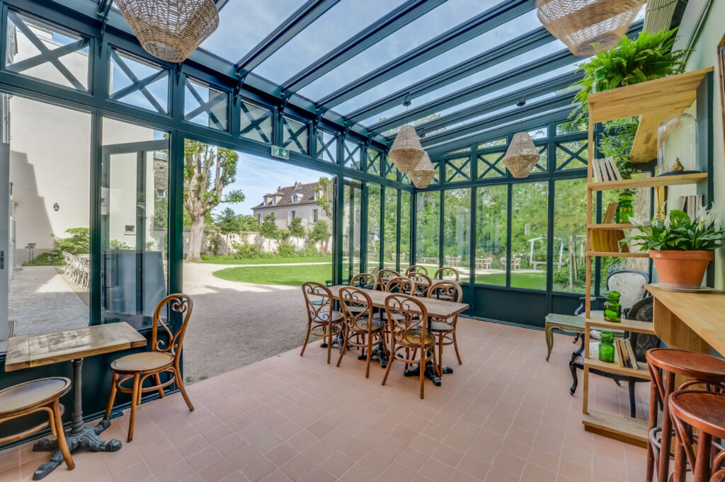 Le Café Renoir et sa terrasse champêtre au Musée Montmartre