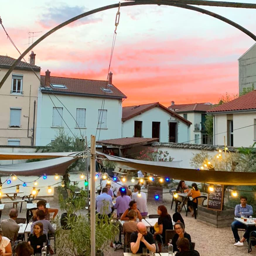 La terrasse du FAV Pub au sommet de Lyon