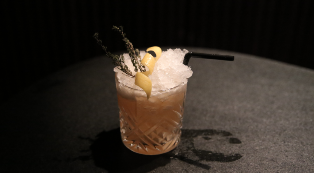 Le cocktail Whisky Schweppes Sour du Germain Club Paradisio
