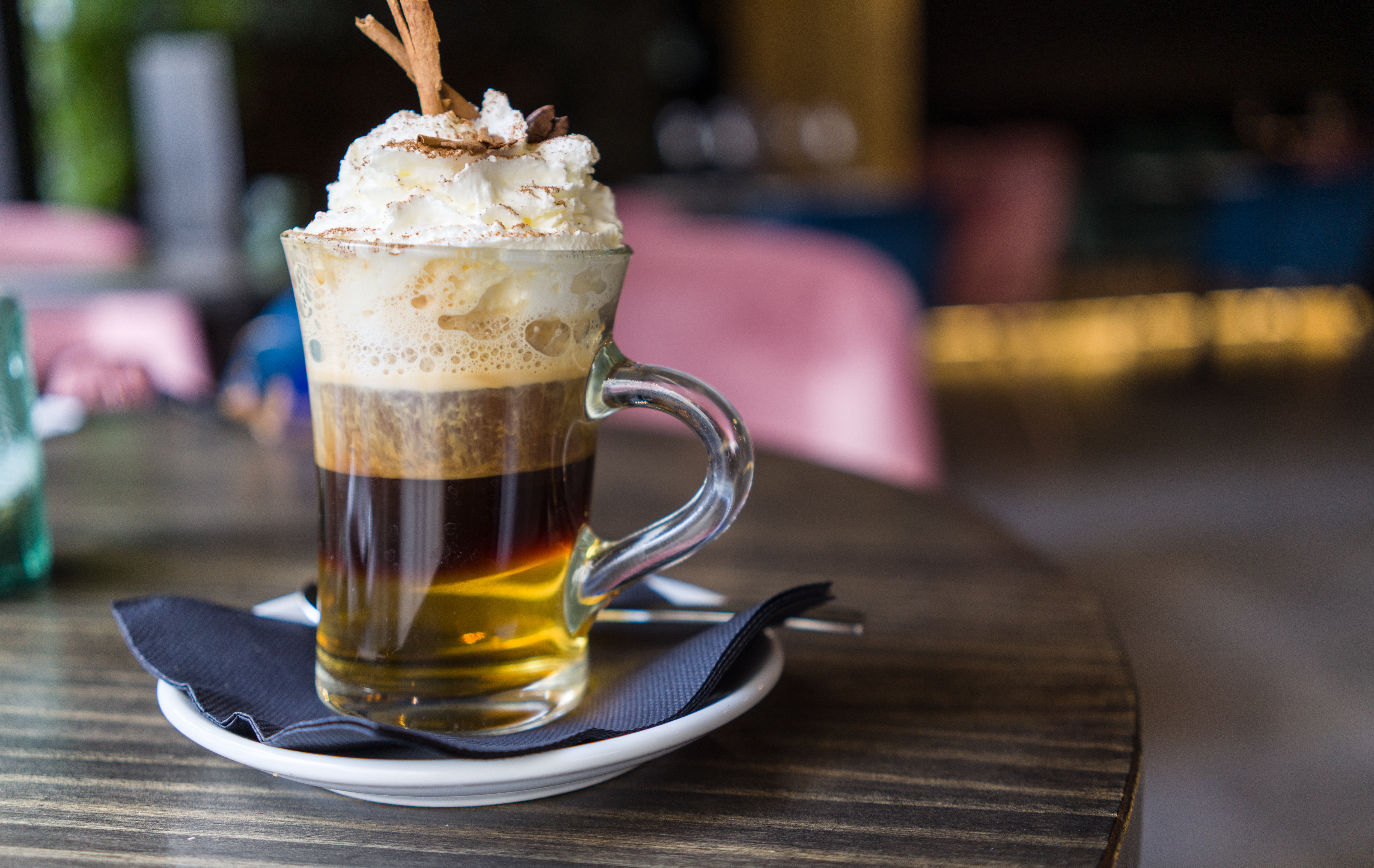 Recette facile de l'Irish Coffee, le plus célèbre des cocktails chauds