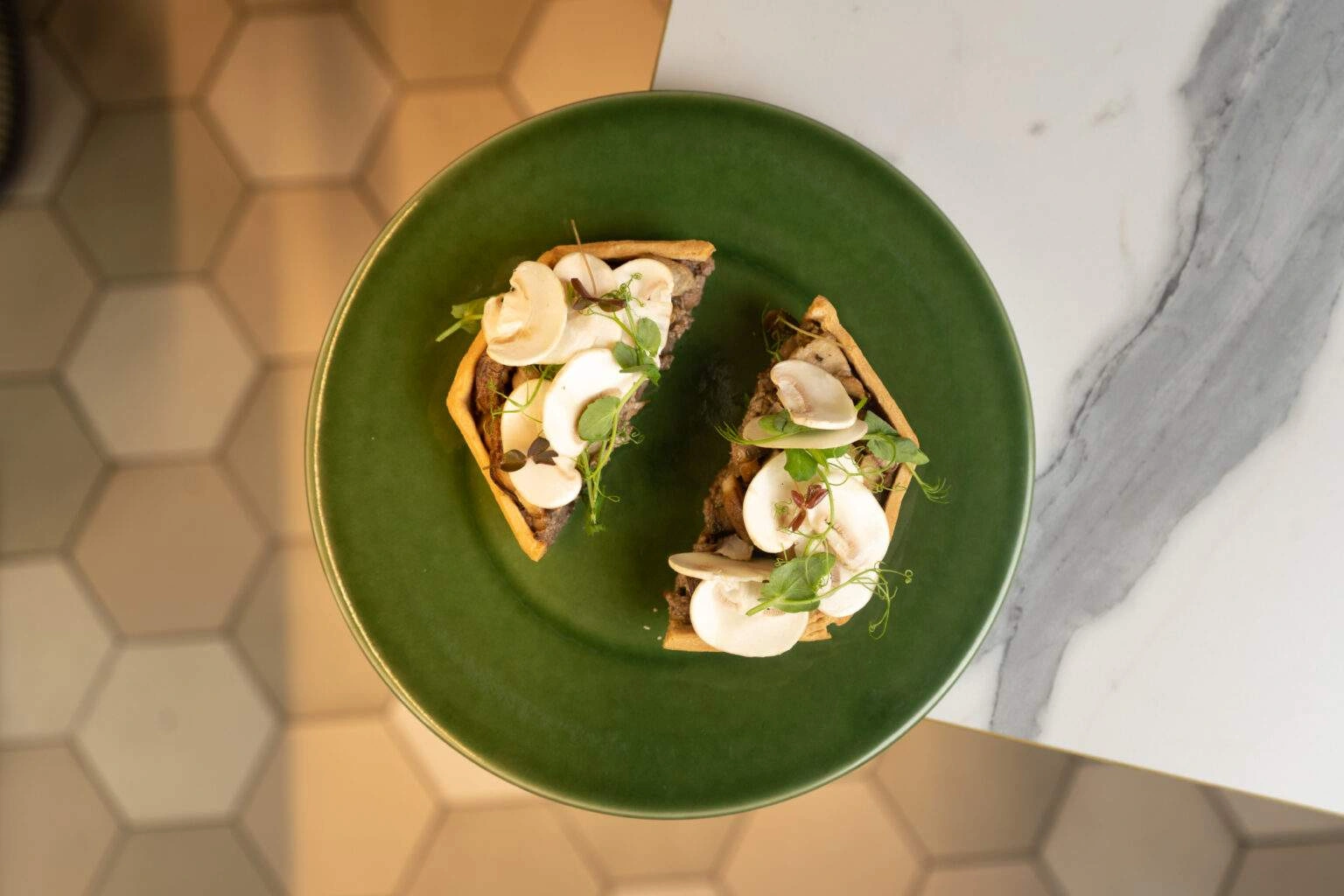 La tarte aux cèpes, Comté, vin d’Arbois et figuier