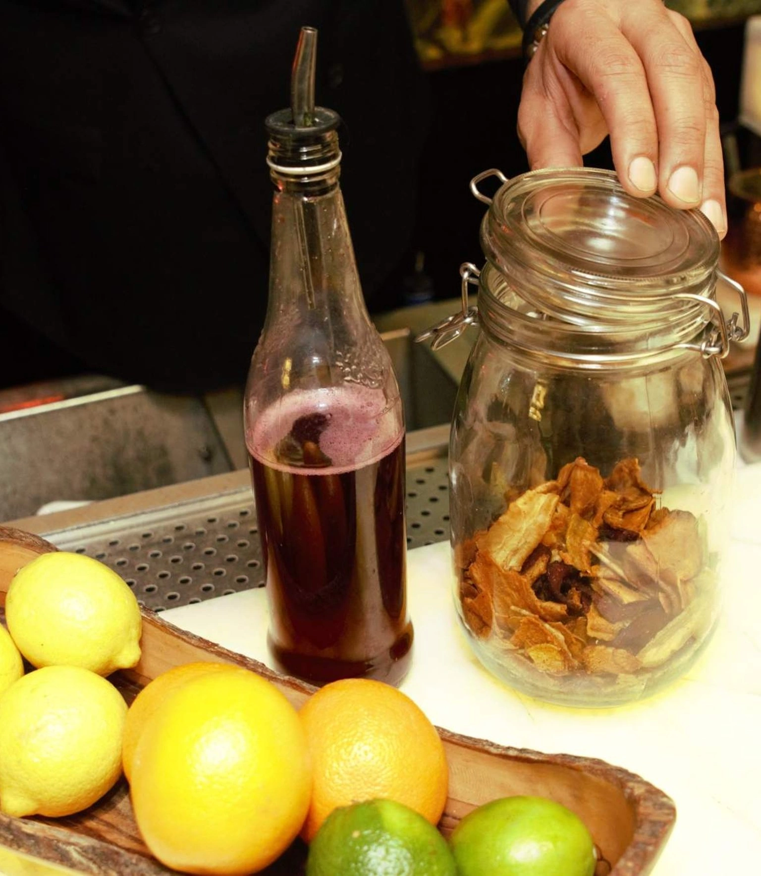 Astuce cocktail : réaliser un sirop de thé fruits rouges, hibiscus et agrumes