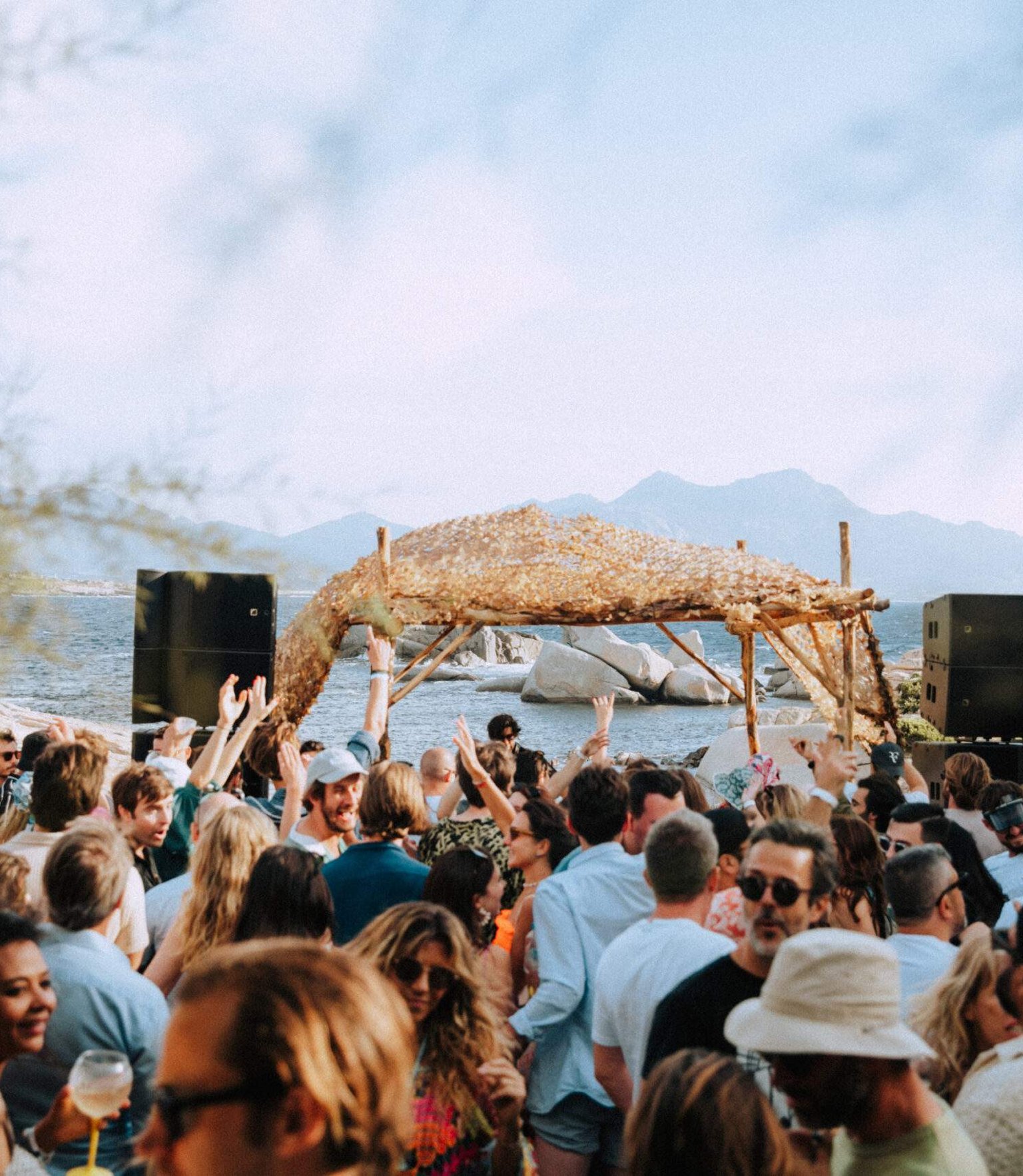 Calvi On The Rocks : 4 jours de sons et d’émotions avec la famille Villa Schweppes