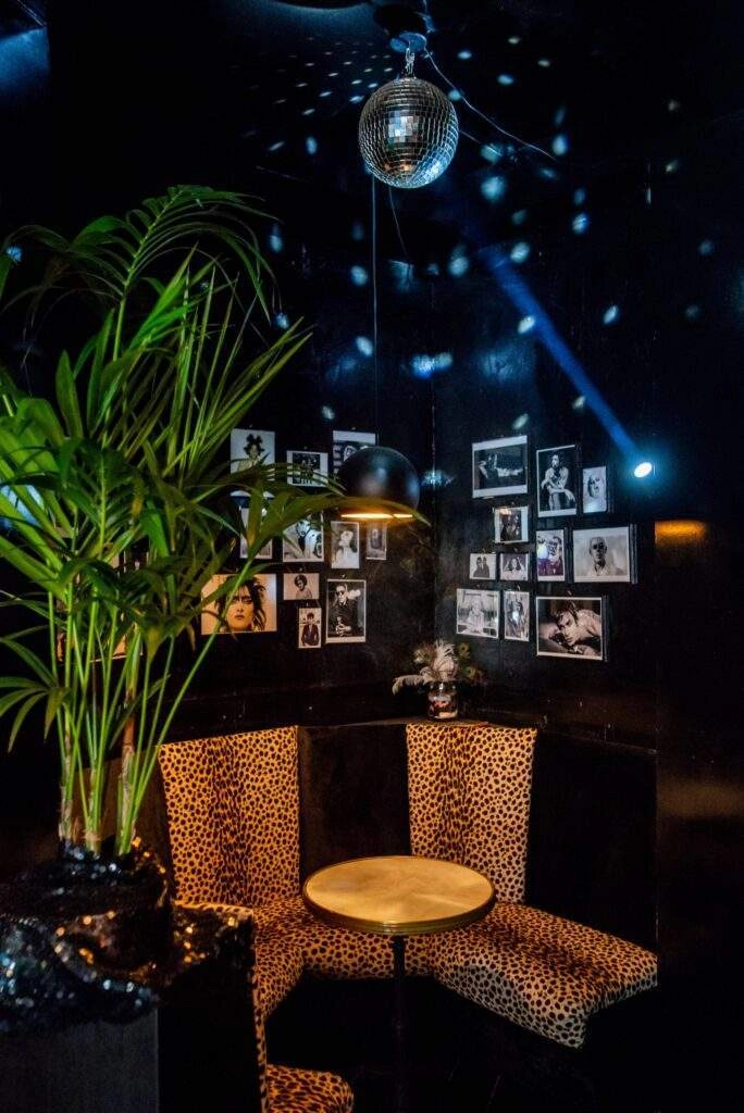 L’ambiance à découvrir au bar Sister Midnight