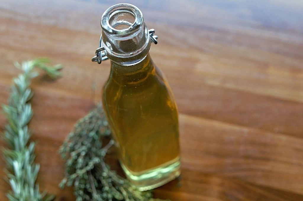 Astuce cocktail : réaliser un sirop thym citron et romarin en 4 étapes