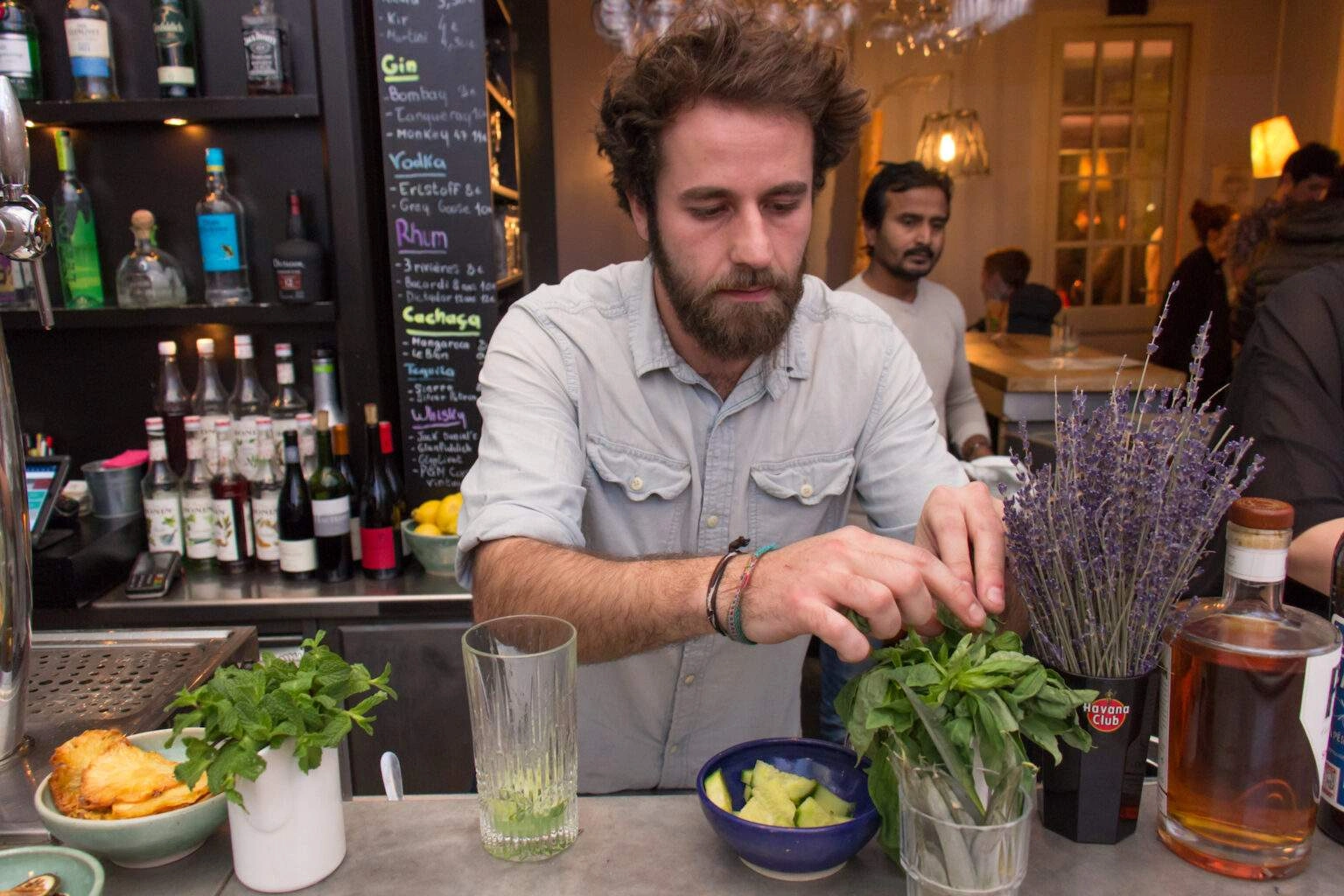 La préparation du cocktail Cucumber – Photo 2