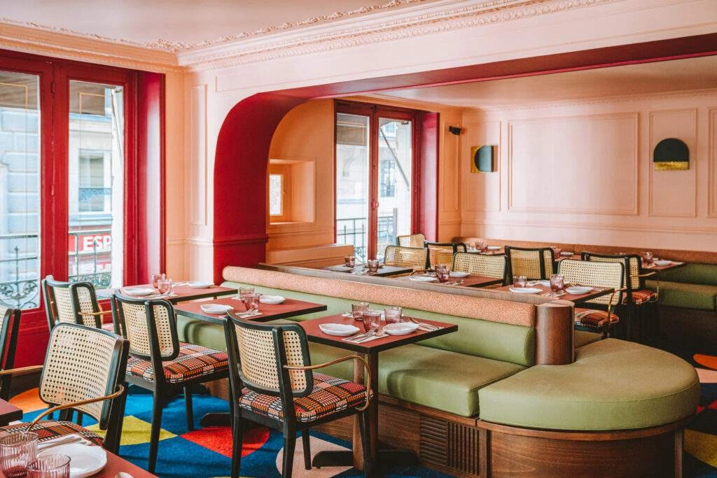 Le restaurant bar Jugaad et ses sofas confortables