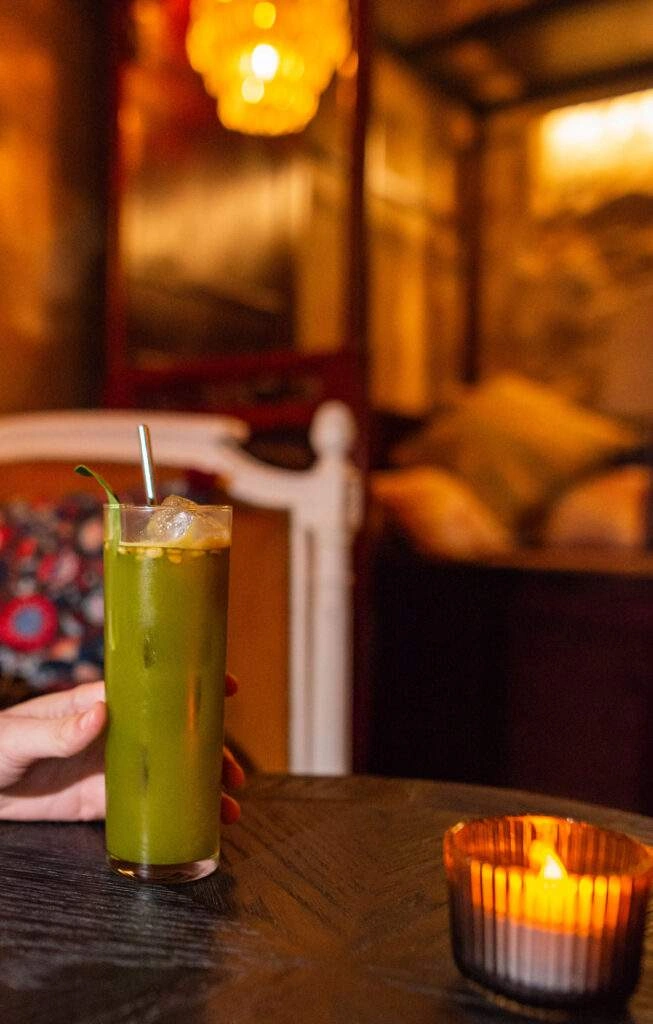 Un cocktail du Rehab, bar à cocktails spécialiste du CBD