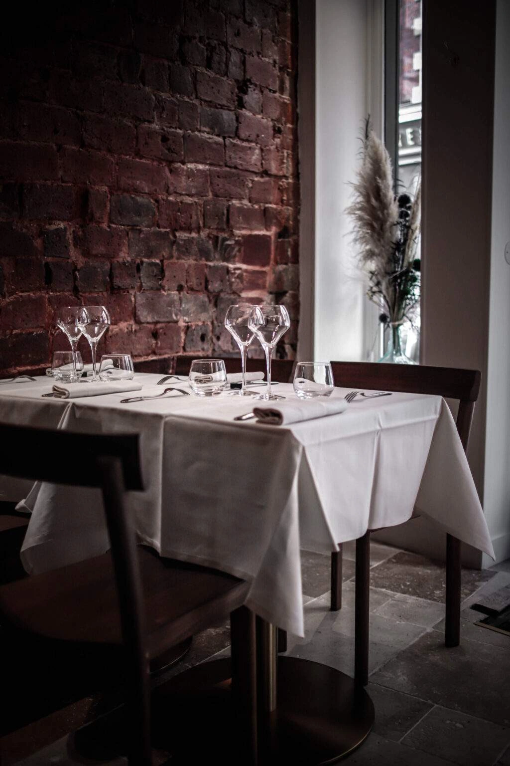 Ambiance intime, art de la table et accueil chaleureux