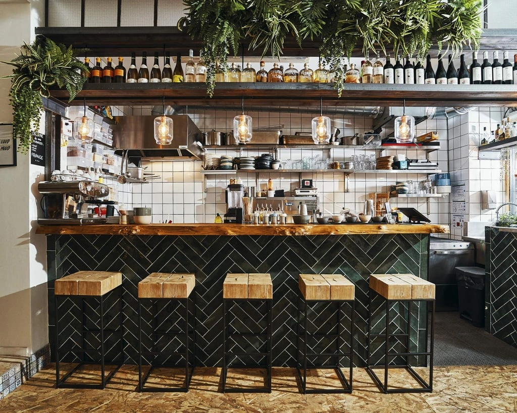 Lovebird : cuisine de partage et cocktails astrologiques en plein Paris