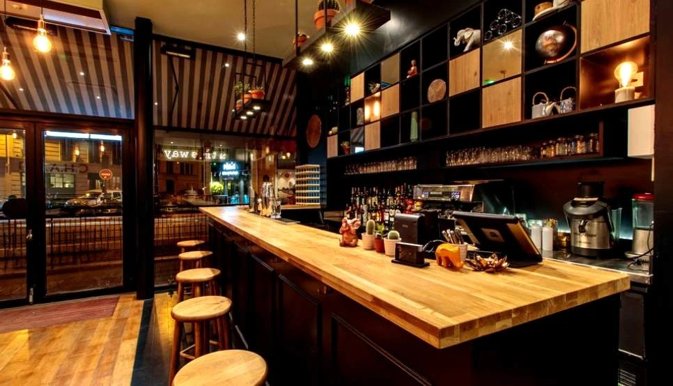 Le plus exotique des bars de Châtelets, c’est le C.H.A.N.G