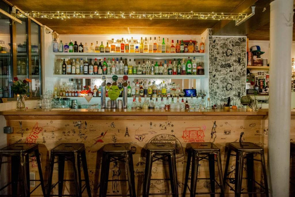 Le bar très amical Brigitte au Canal Saint Martin