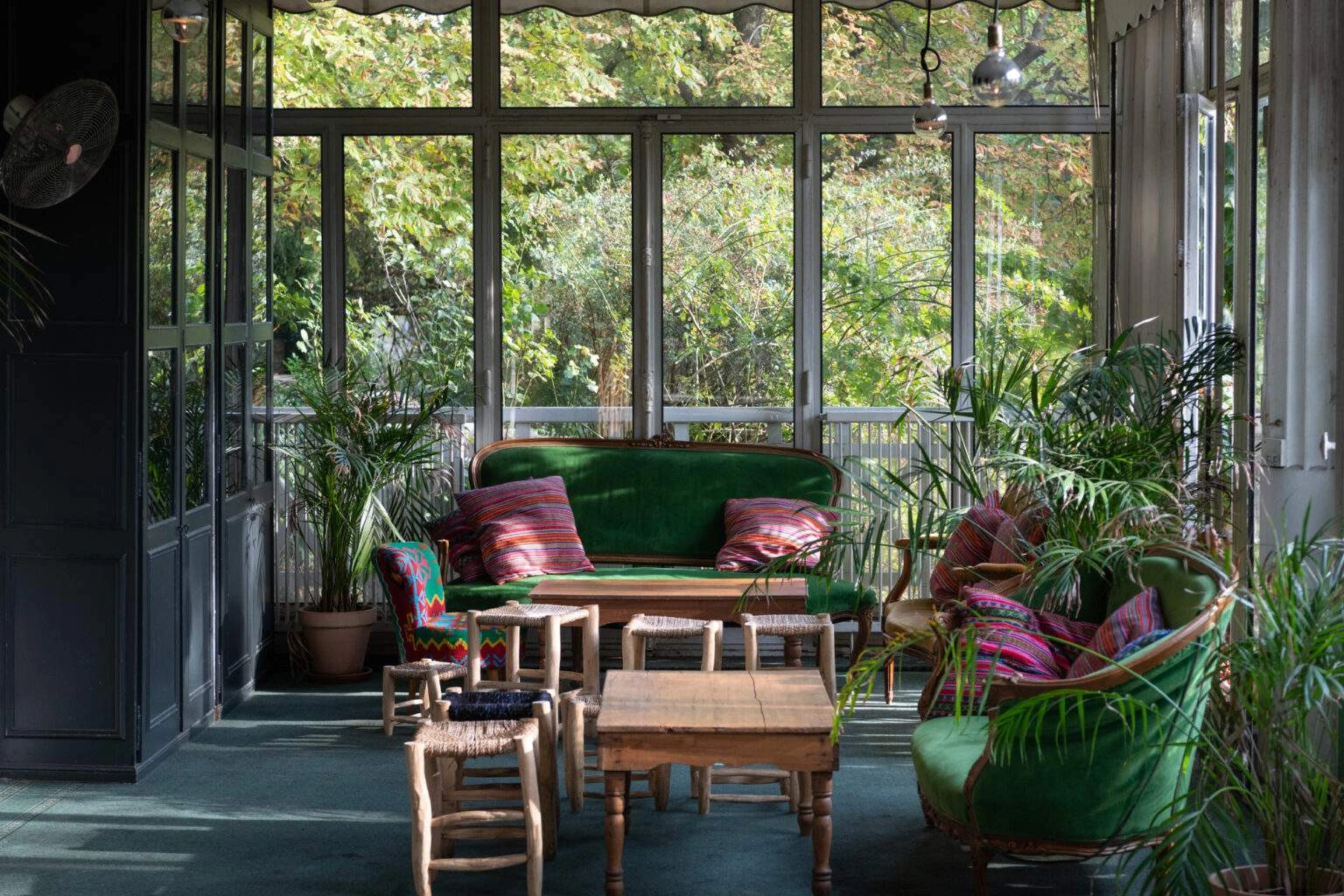 Pavillon Puebla avec sa terrasse cosy couverte – Buttes de Chaumont à Paris