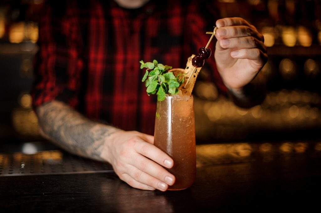 Le punch planteur, un cocktail au rhum exotique par excellence