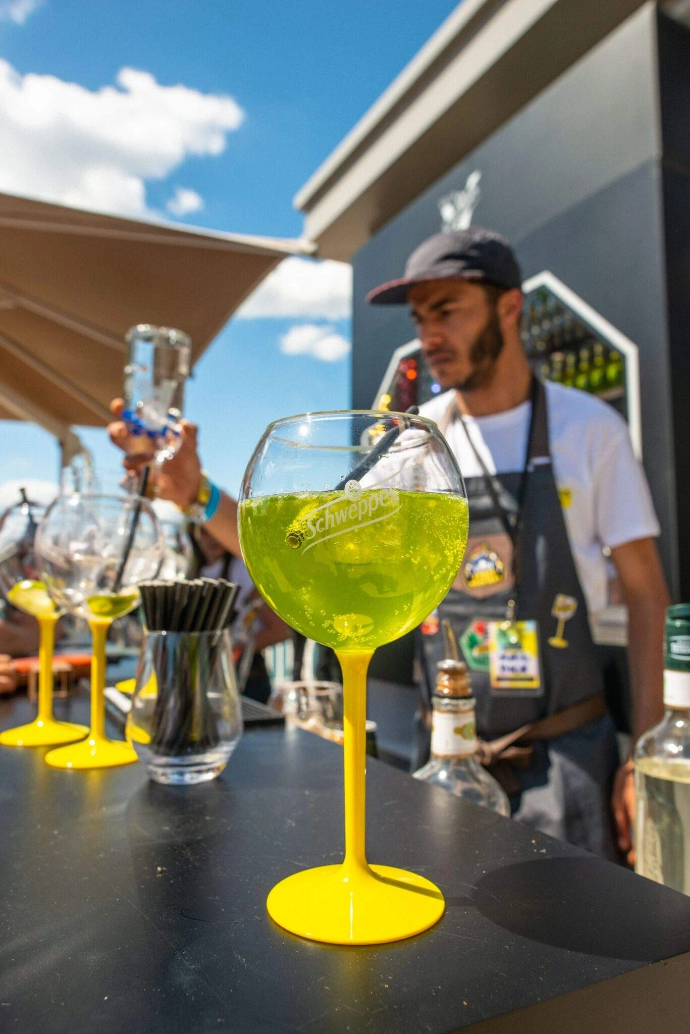 La recette d’un cocktail à base de Schweppes : le Green Pool.