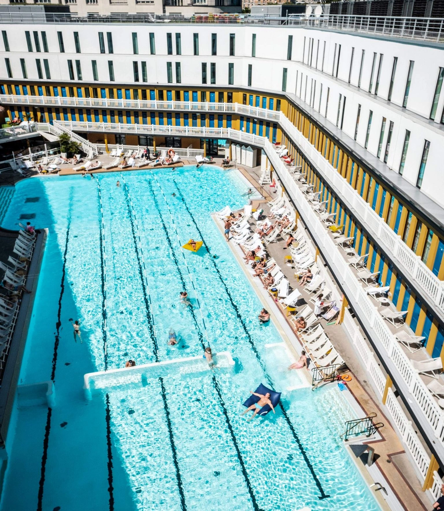 Molitor : une adresse parisienne mythique