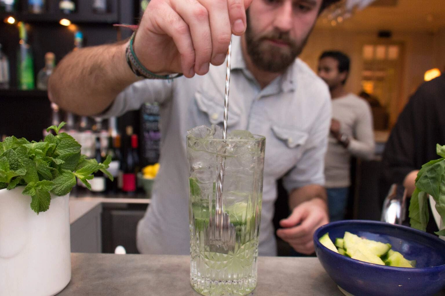 La préparation du cocktail Cucumber – Photo 7