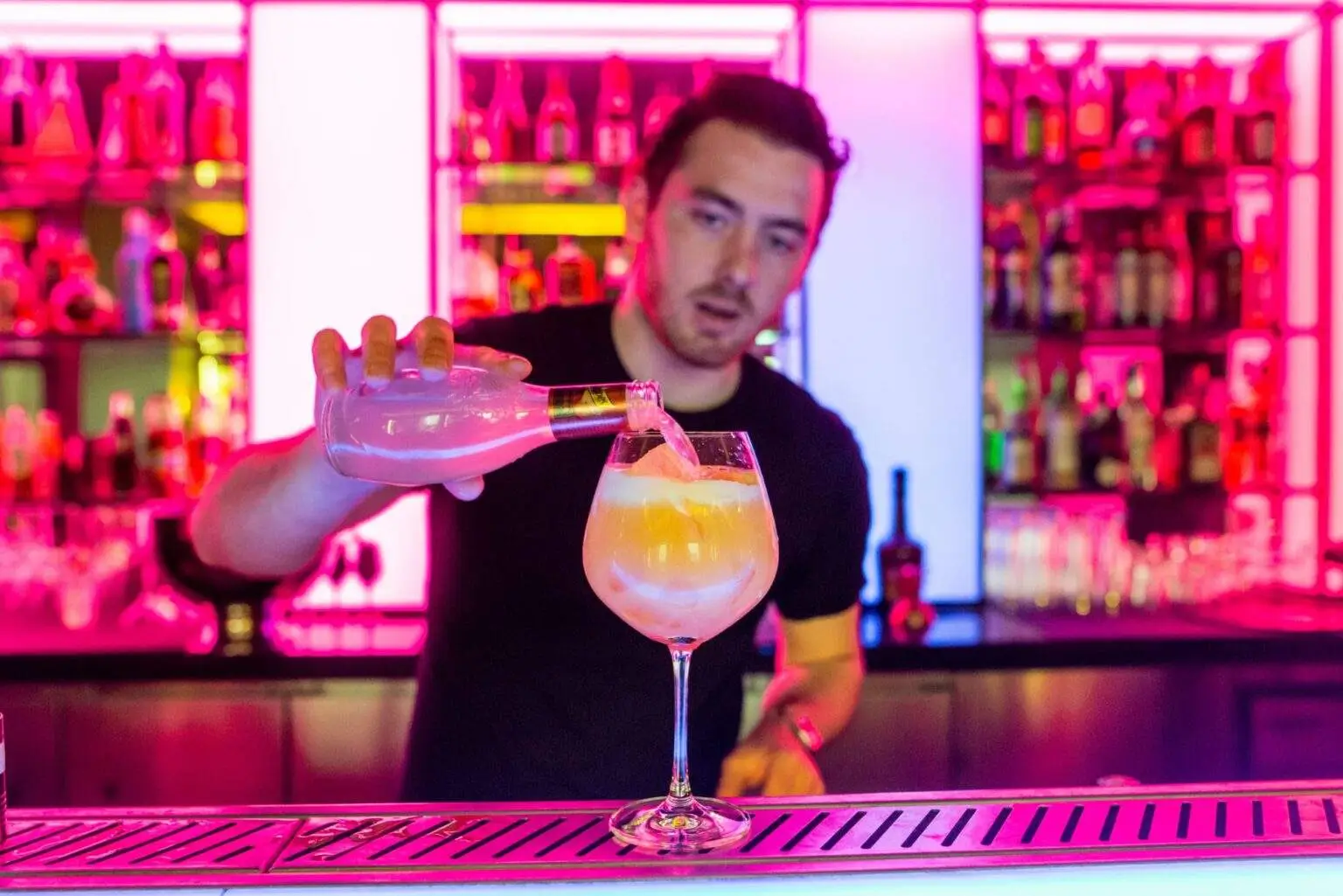 Le Schweppes Premium Mixer Ginger Beer relève le goût du cocktail